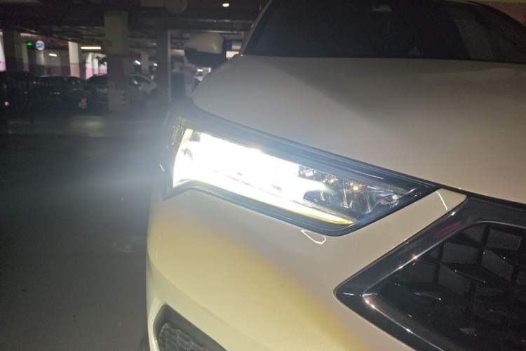 Used Acura CDX 2019 1.5T Two-Wheel Drive Deluxe Edition Right Front Headlight