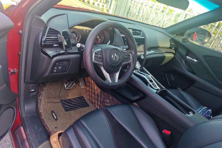 Used Acura CDX 2021 1.5T Two-Wheel Drive Luxury · A-Spec Sport Model Center Console