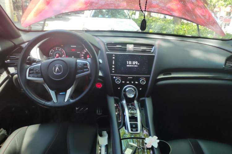 Used Acura CDX 2021 1.5T Two-Wheel Drive Diamond Edition A-Spec Sport Model Center Console