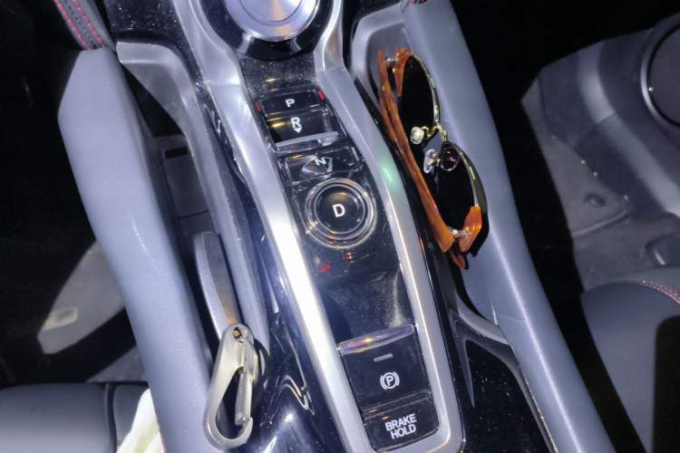 Used Acura CDX 2021 1.5T Two-Wheel Drive Luxury · A-Spec Sport Model Gear Lever