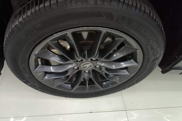 Used Acura CDX 2021 1.5T Two-Wheel Drive Luxury · A-Spec Sport Model Left Front Wheel Hub