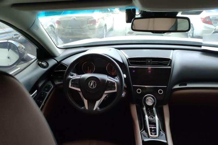 Used Acura CDX 2021 1.5T Two-Wheel Drive Deluxe Smart Safety Edition Center Console