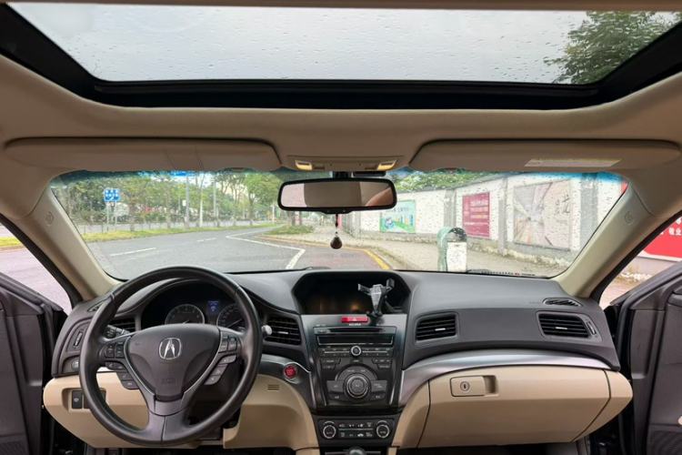 Used Acura ILX 2013 2.0L Elite Edition Interior 2