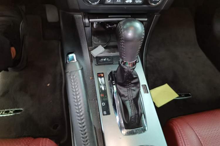 Used Acura ILX 2013 2.0L Elite Edition Gear Lever
