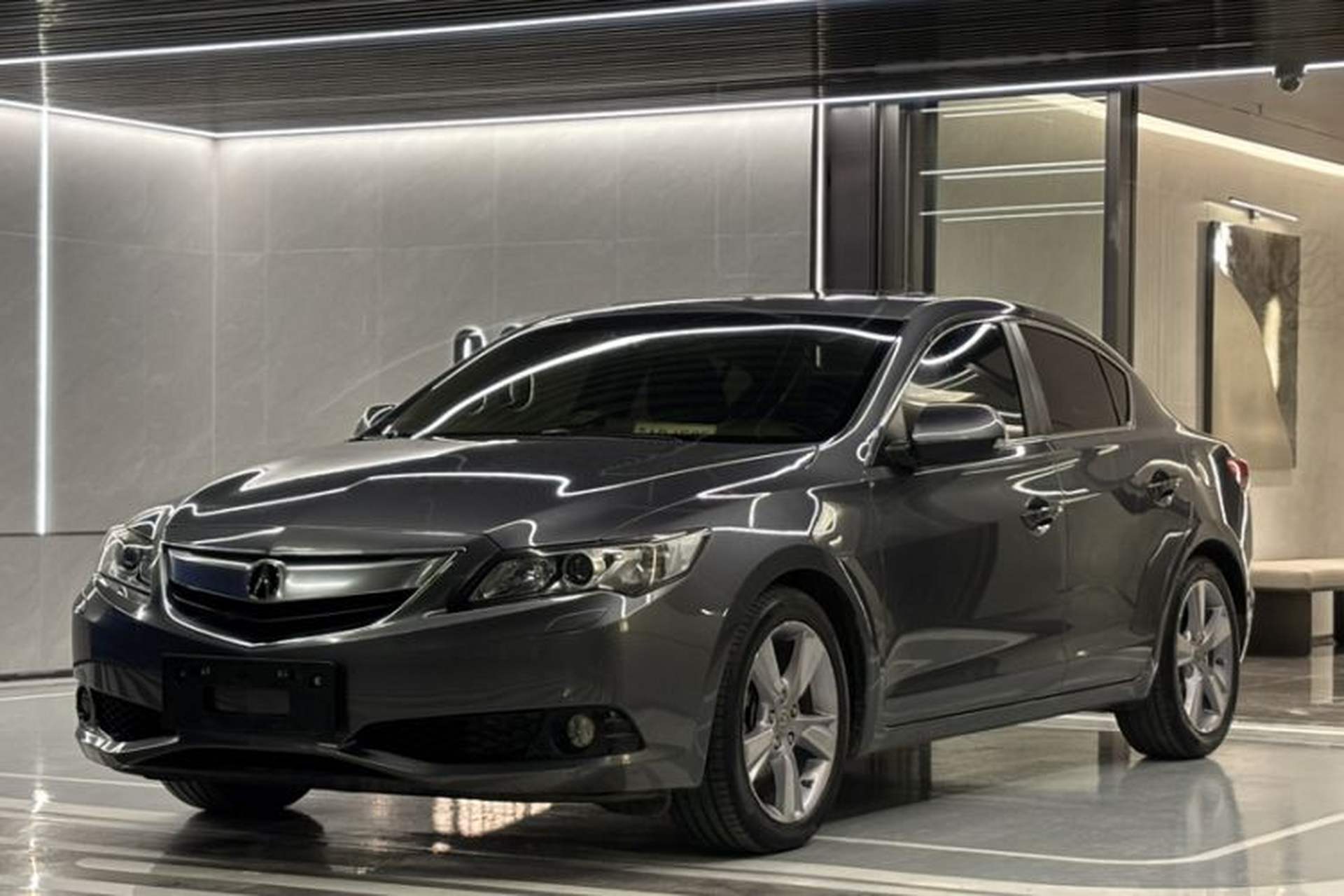 Used Acura ILX 2013 2.0L Elite Edition Front Left 45 Deg