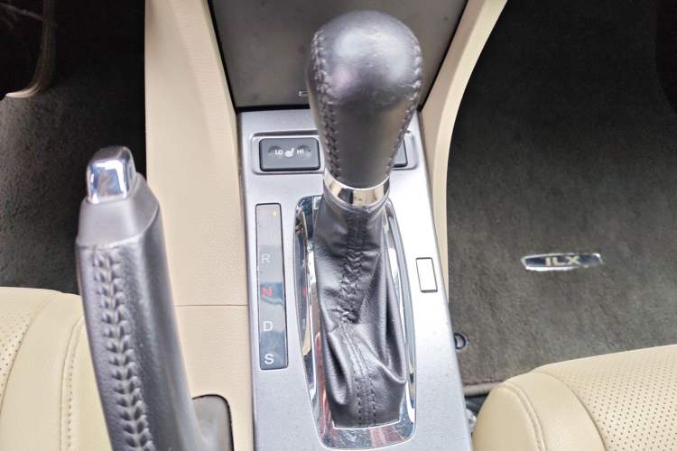Used Acura ILX 2013 1.5L Hybrid Gear Lever