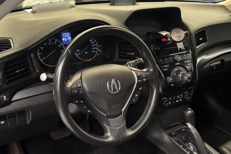 Used Acura ILX 2013 2.0L Elite Edition Interior 10