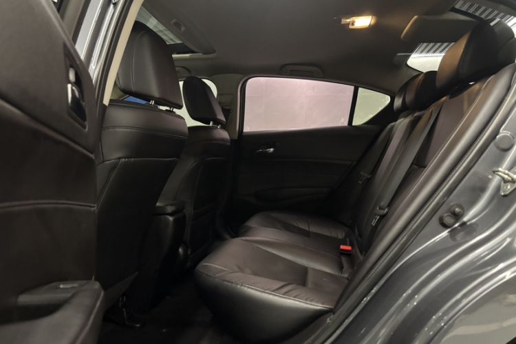 Used Acura ILX 2013 2.0L Elite Edition Interior 11