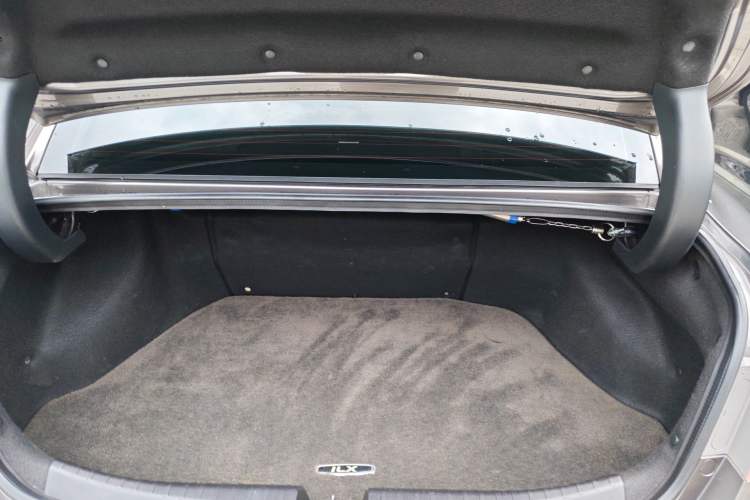 Used Acura ILX 2013 1.5L Hybrid Trunk