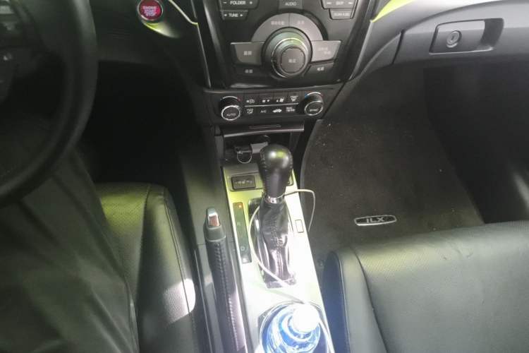 Used Acura ILX 2013 2.0L Elite Edition Gear Lever