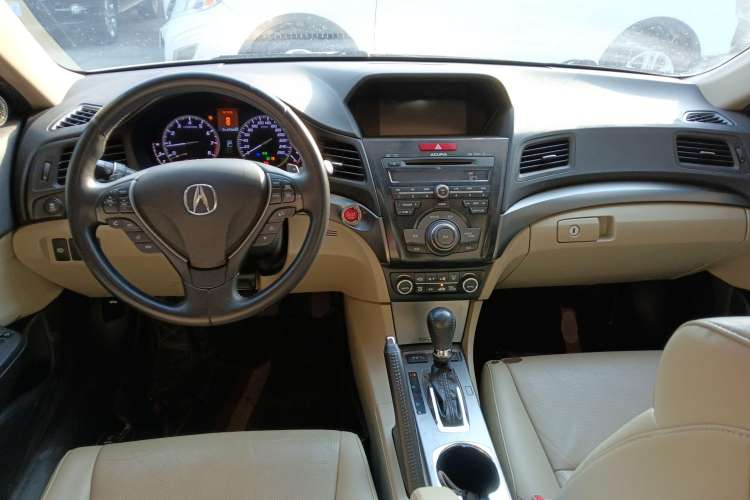 Used Acura ILX 2013 2.0L Elite Edition Center Console