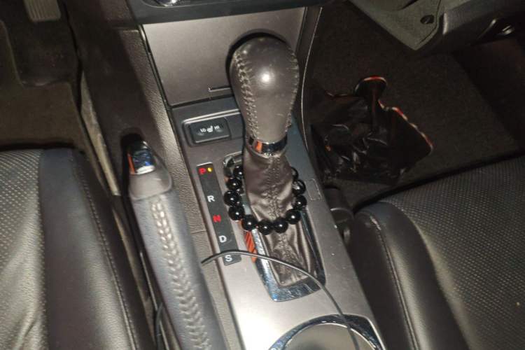 Used Acura ILX 2013 2.0L Elite Edition Gear Lever