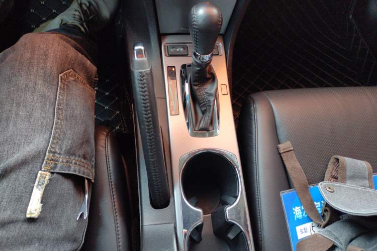 Used Acura ILX 2013 2.0L Elite Edition Gear Lever
