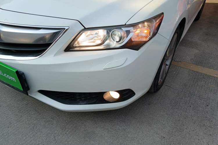 Used Acura ILX 2013 2.0L Elite Edition Left Front Headlight