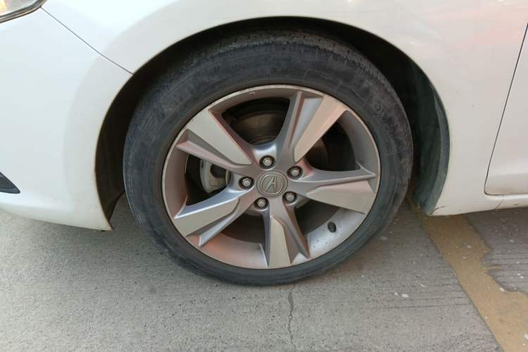 Used Acura ILX 2013 2.0L Elite Edition Left Front Wheel Hub