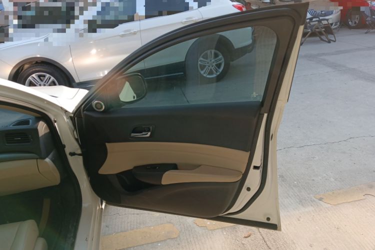 Used Acura ILX 2013 2.0L Elite Edition Right Front Door Interior
