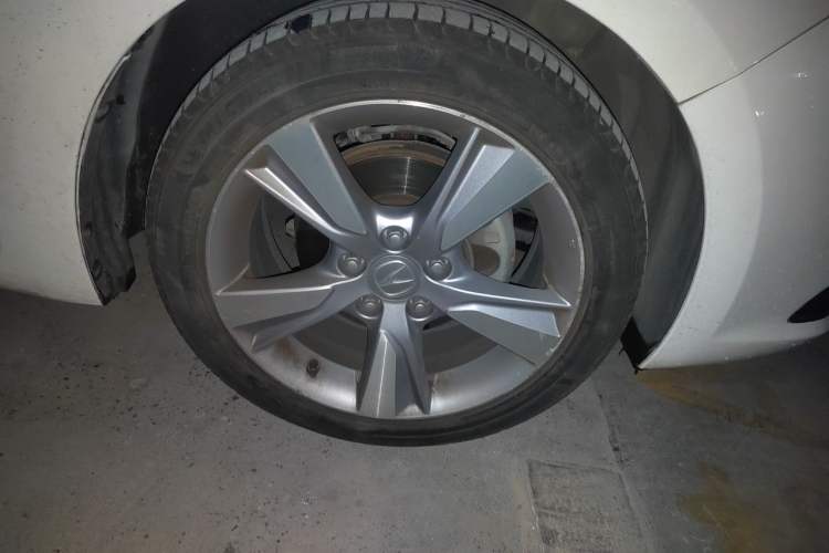 Used Acura ILX 2013 2.0L Elite Edition Right Front Wheel Hub