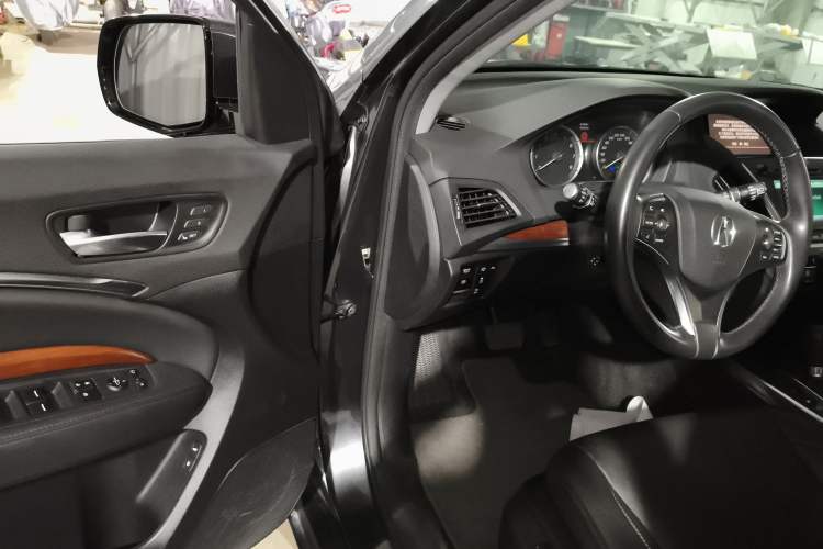 Used Acura MDX 2014 3.5L Elite Edition Interior 3
