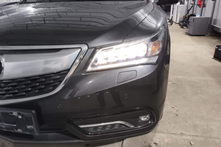 Used Acura MDX 2014 3.5L Elite Edition Left Front Headlight