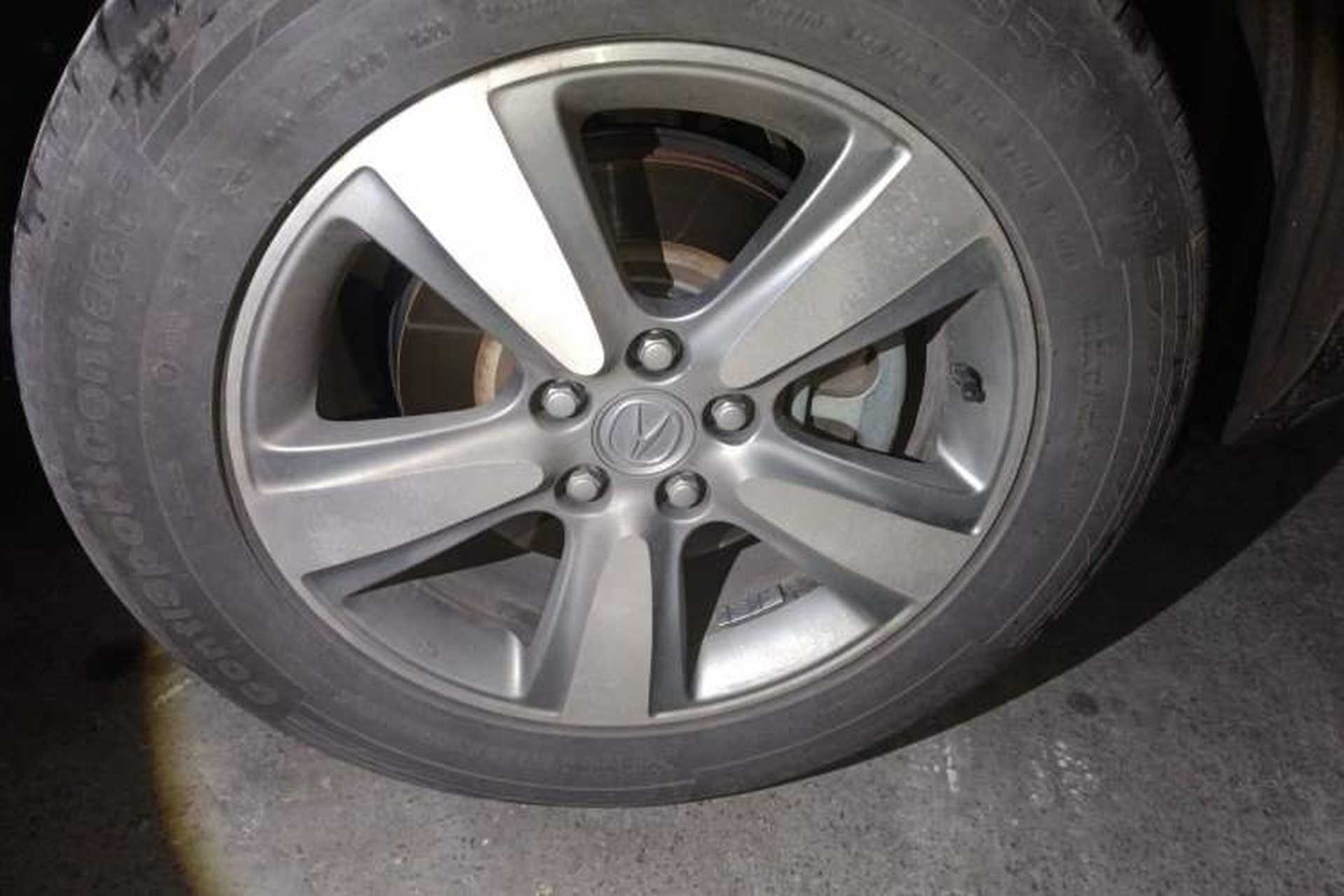 Used Acura MDX 2010 3.7 Standard Edition Right Front Wheel Hub