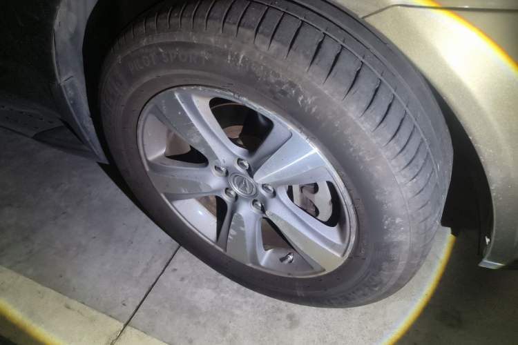 Used Acura MDX 2010 3.7 Standard Edition Right Front Wheel Hub