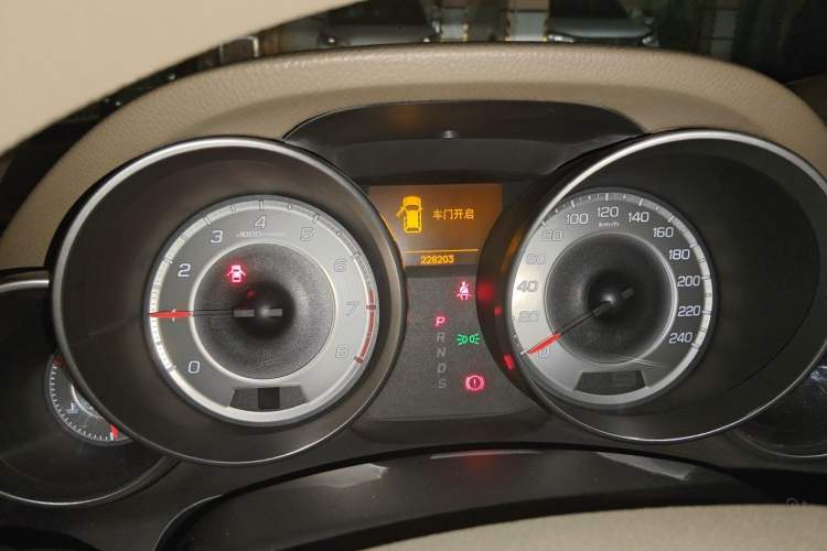 Used Acura MDX 2010 3.7 Standard Edition Odometer Close Up