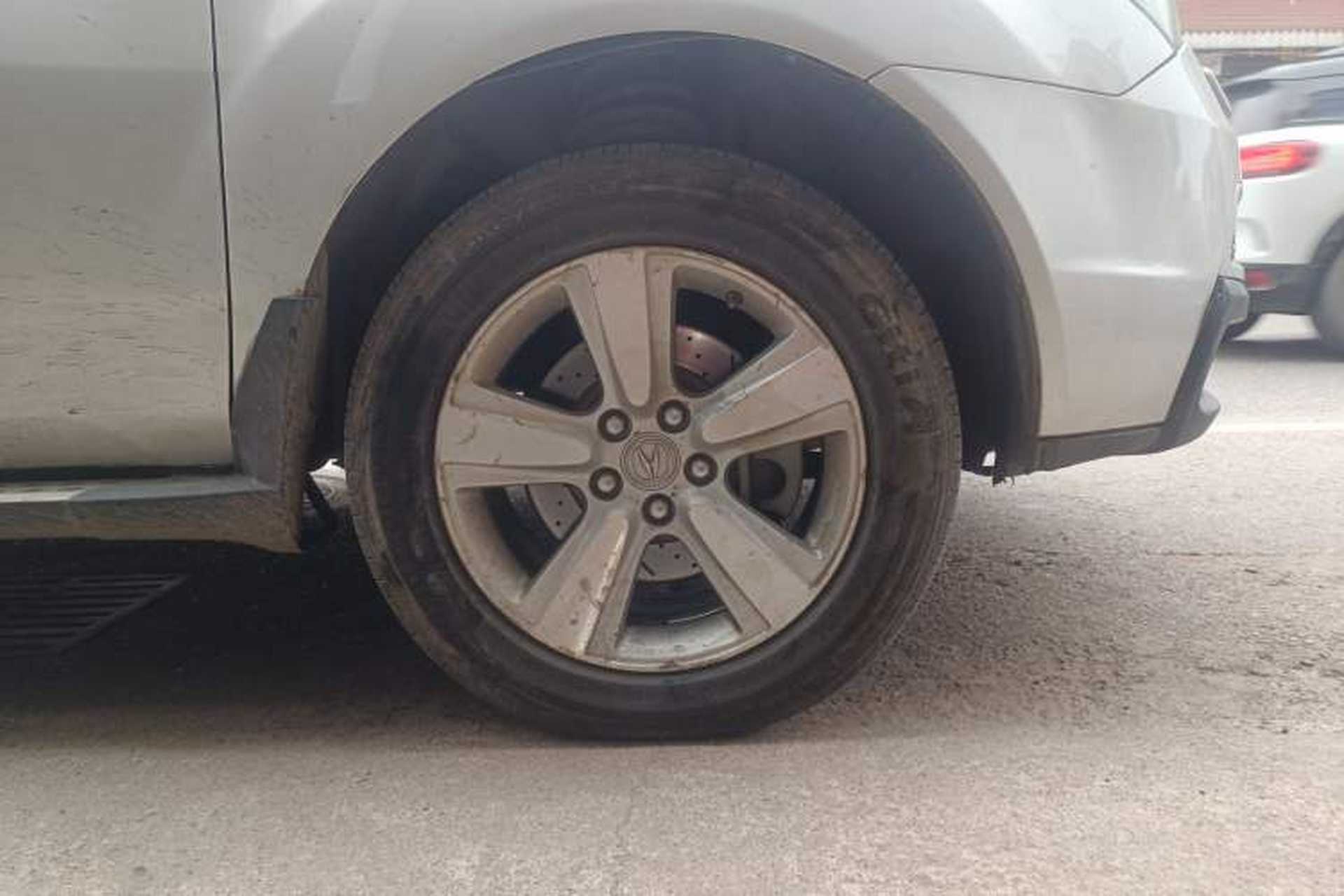 Used Acura MDX 2010 3.7 Standard Edition Right Front Wheel Hub
