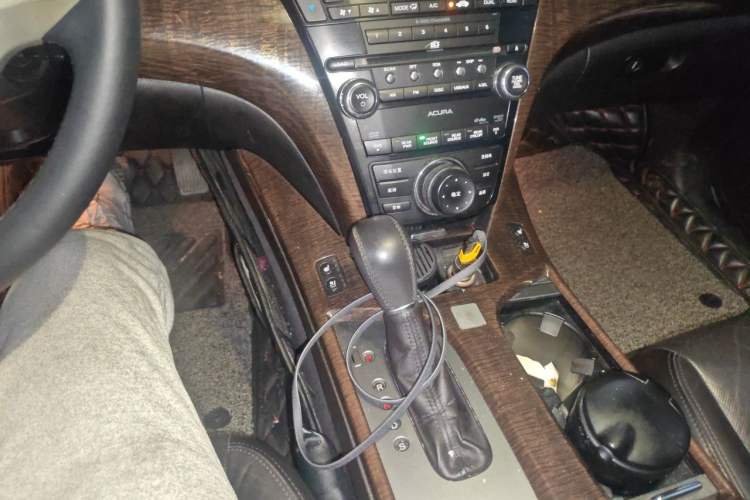 Used Acura MDX 2010 3.7 Comfort Edition Gear Lever