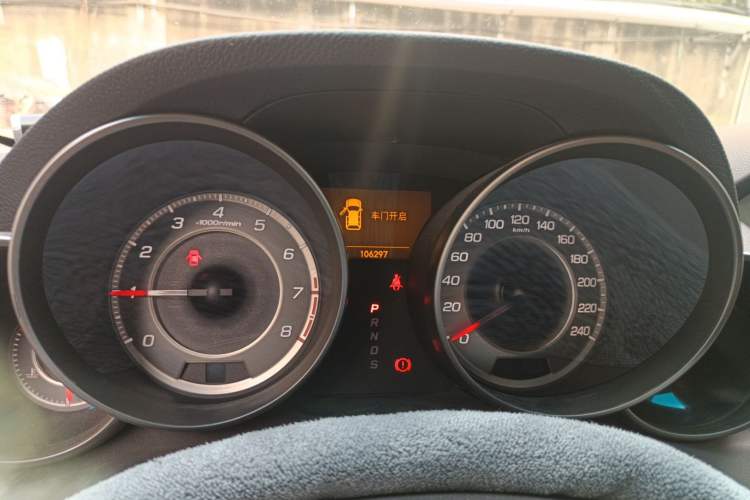 Used Acura MDX 2010 3.7 Standard Edition Odometer Close Up