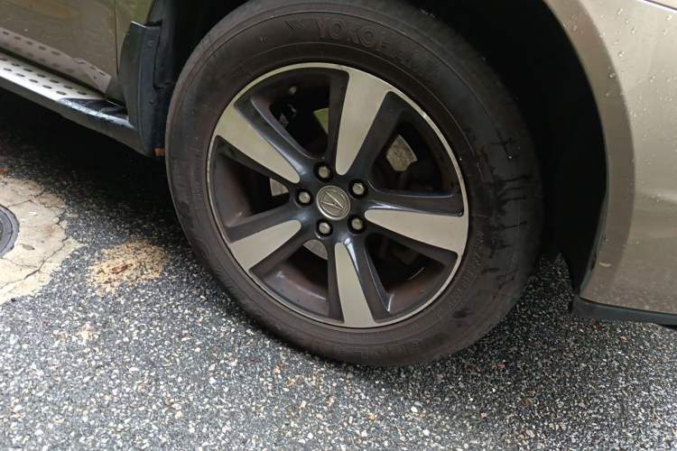 Used Acura MDX 2010 3.7 Standard Edition Right Front Wheel Hub