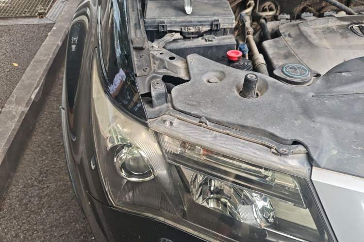Used Acura MDX 2011 3.7 Standard Deluxe Sport Edition Engine Bay Right