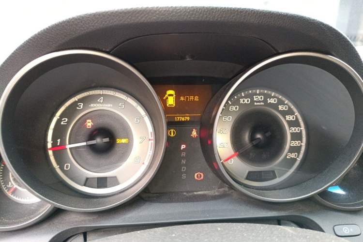 Used Acura MDX 2011 3.7 Standard Deluxe Sport Edition Odometer Close Up
