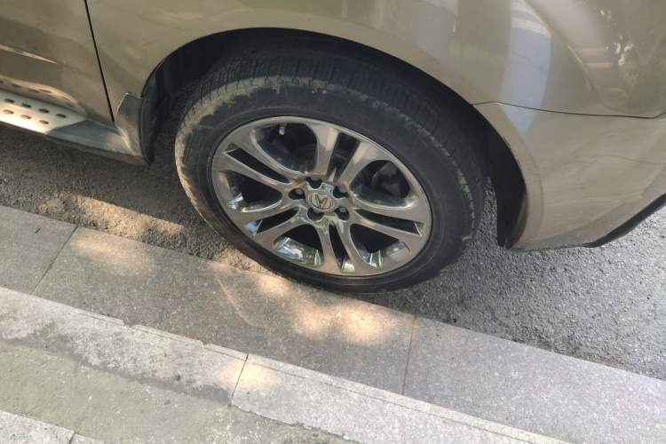 Used Acura MDX 2011 3.7 Standard Deluxe Sport Edition Right Front Wheel Hub