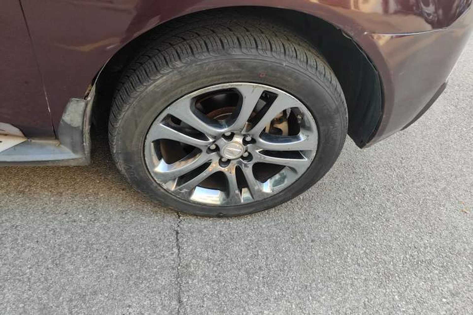 Used Acura MDX 2011 3.7 Standard Deluxe Sport Edition Right Front Wheel Hub