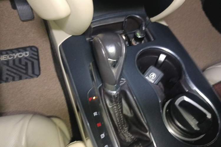 Used Acura MDX 2014 3.5L Elite Edition Gear Lever