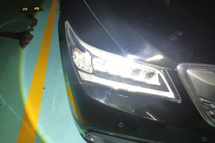 Used Acura MDX 2014 3.5L Elite Edition Right Front Headlight
