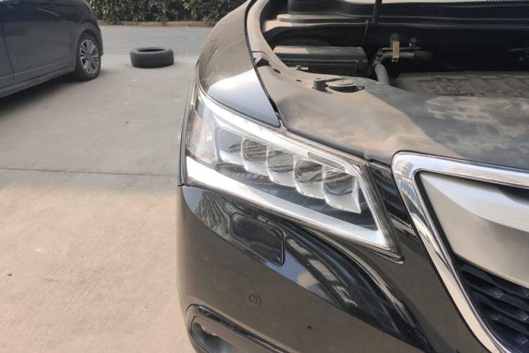 Used Acura MDX 2014 3.5L Elite Edition Right Front Headlight