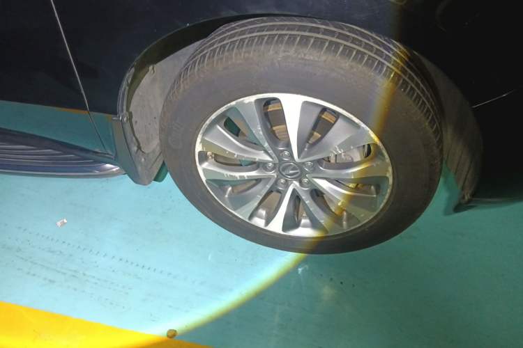 Used Acura MDX 2014 3.5L Elite Edition Right Front Wheel Hub