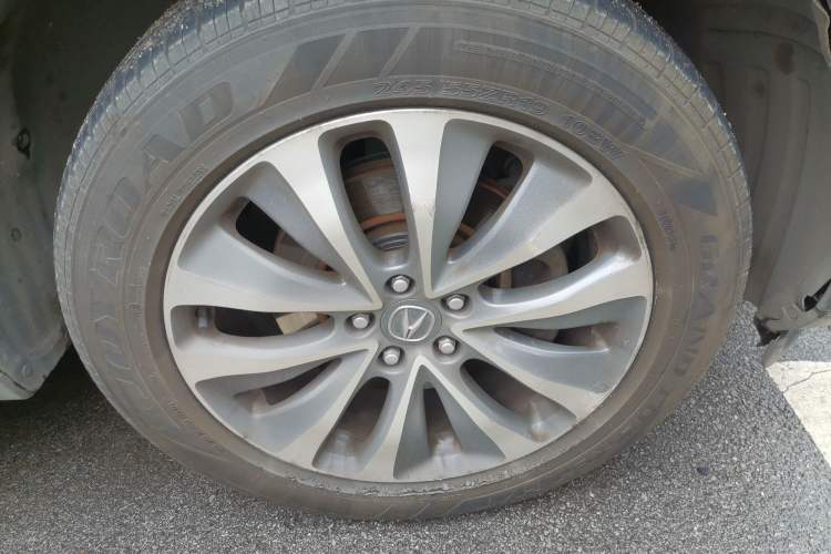 Used Acura MDX 2014 3.5L Elite Edition Right Front Wheel Hub