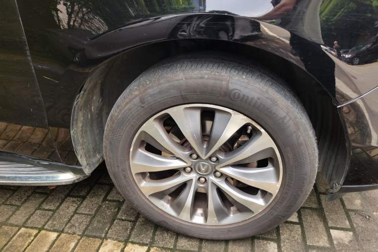 Used Acura MDX 2014 3.5L Elite Edition Right Front Wheel Hub