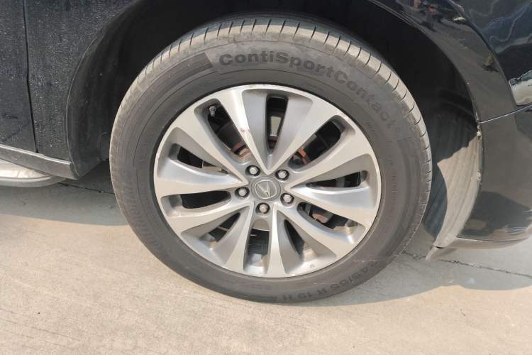 Used Acura MDX 2014 3.5L Elite Edition Right Front Wheel Hub