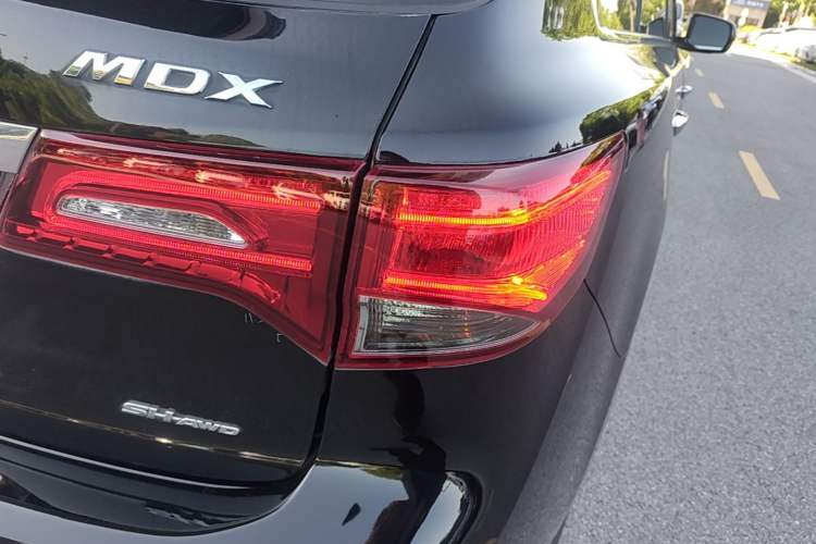 Used Acura MDX 2014 3.5L Elite Edition Right Rear Taillight