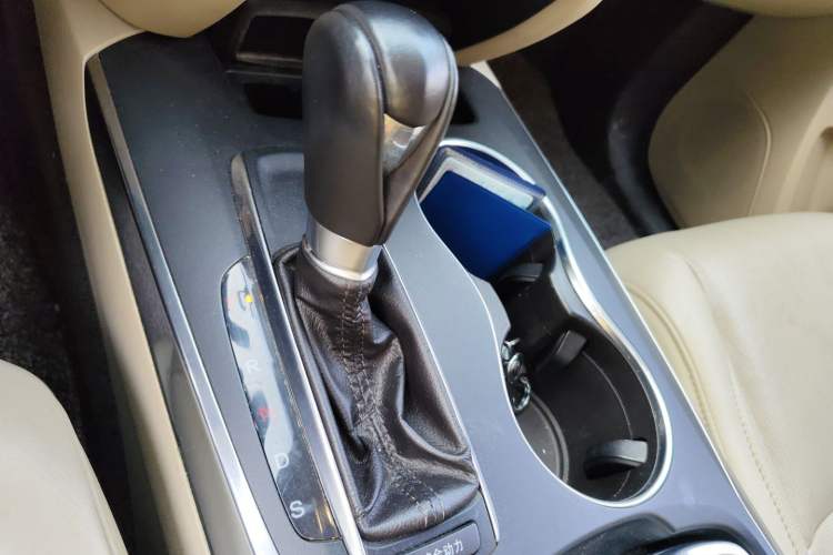 Used Acura MDX 2014 3.5L Elite Edition Gear Lever