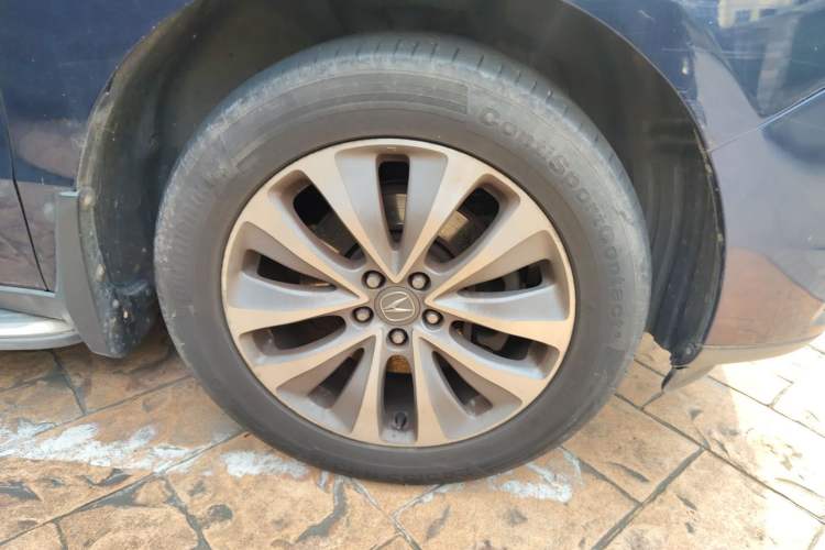 Used Acura MDX 2014 3.5L Elite Edition Right Front Wheel Hub