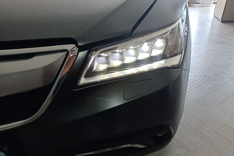 Used Acura MDX 2014 3.5L Elite Edition Left Front Headlight