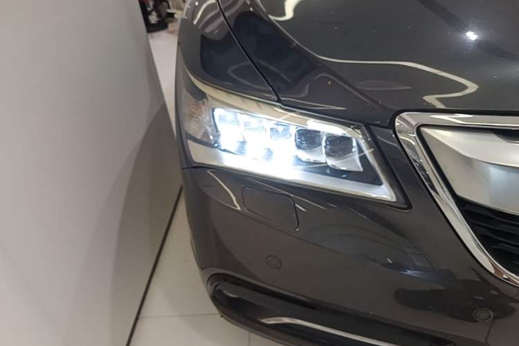 Used Acura MDX 2014 3.5L Elite Edition Right Front Headlight