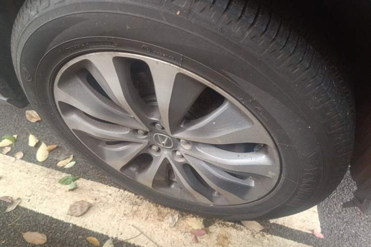 Used Acura MDX 2014 3.5L Elite Edition Right Front Wheel Hub