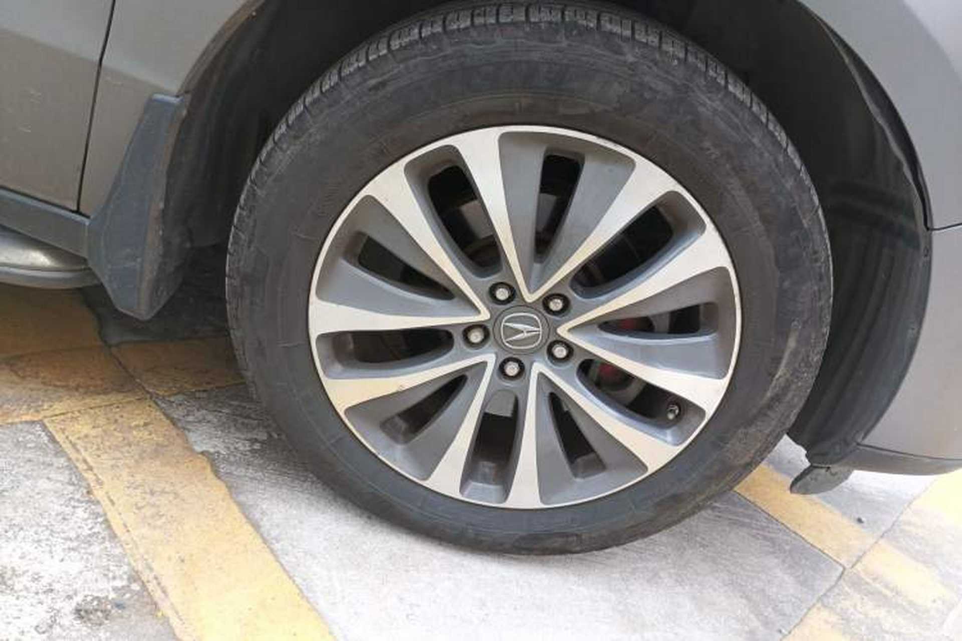 Used Acura MDX 2014 3.5L Elite Edition Right Front Wheel Hub