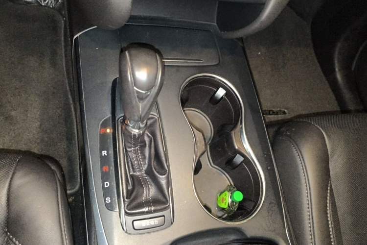 Used Acura MDX 2014 3.5L Elite Edition Gear Lever