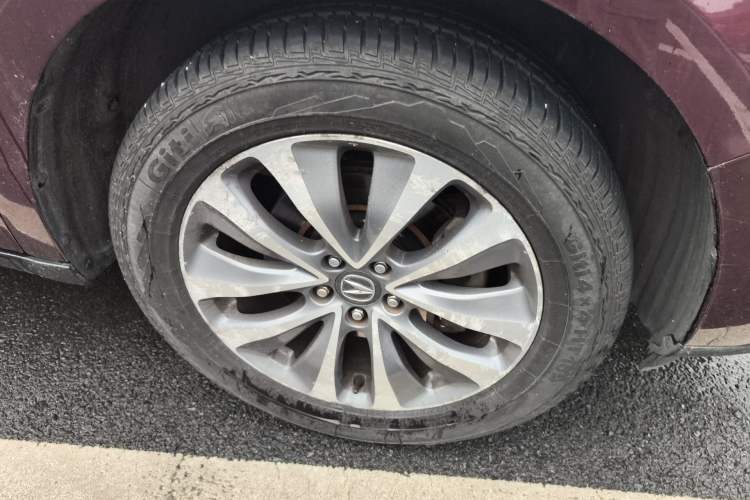 Used Acura MDX 2014 3.5L Elite Edition Right Front Wheel Hub